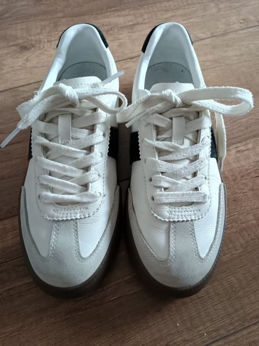 Trampki biale wiazane