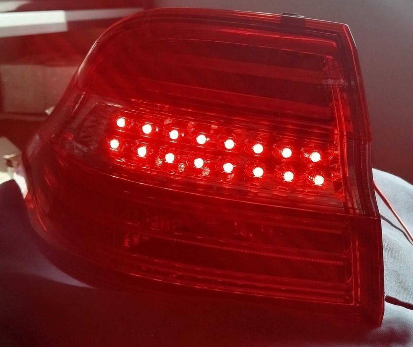 Переделка задних фонарей Mercedes желтые повороты какW166 ML / GLE