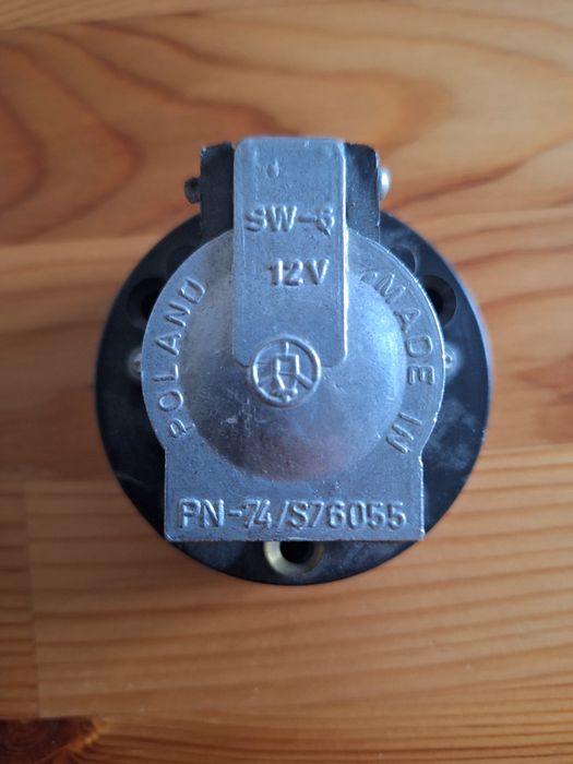 Gniazdo elektryczne do przyczepy SW-6 12V