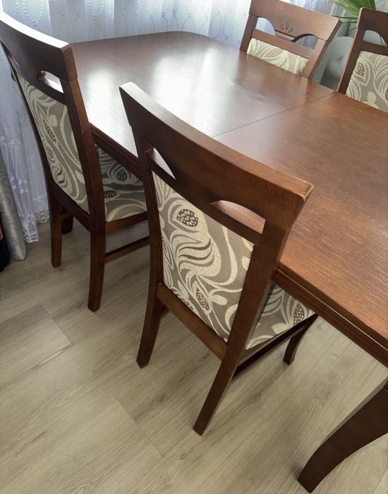 Rozkładany stół + 6 krzeseł