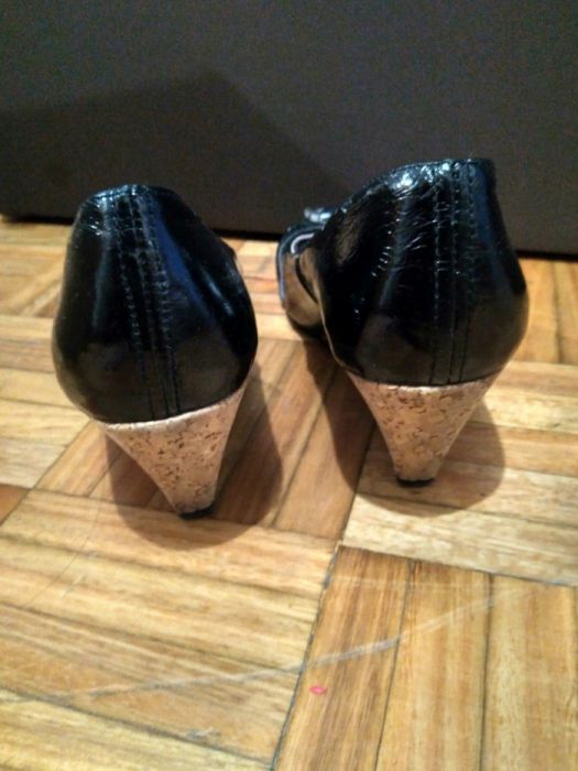 Sapatos cunha 37