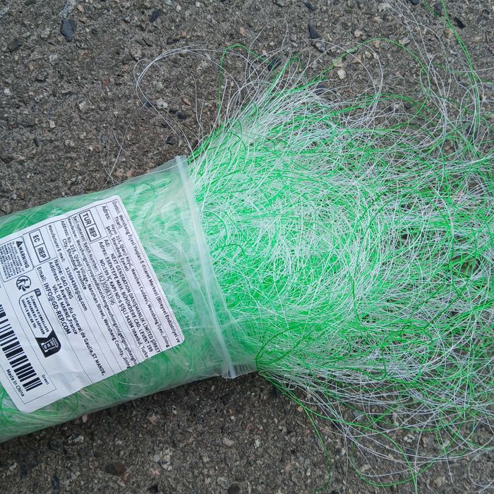 Продается сетка для огурцов и других вьющихся овощей