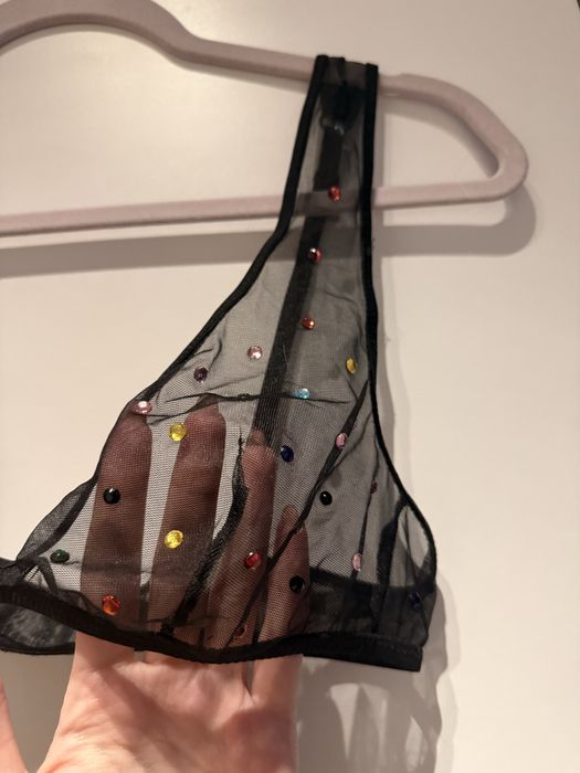 Siateczkowy biustonosz z kryształkami