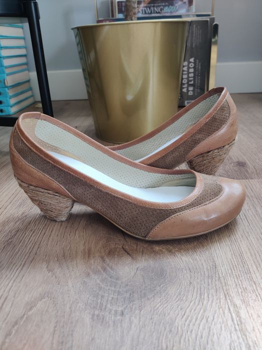 Sapatos em pele tamanho 38
