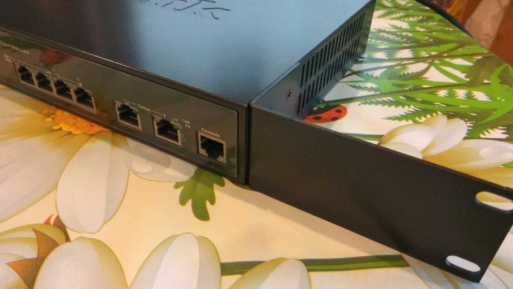 Мультисервисный контроллер беспроводной сети D-Link DWC-1000/A1, б.у.