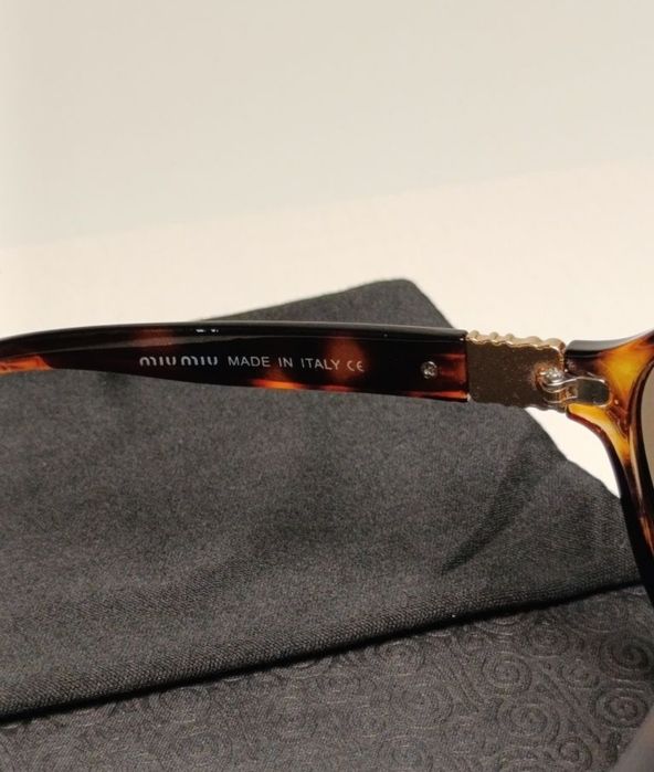 Маска от MIU MIU