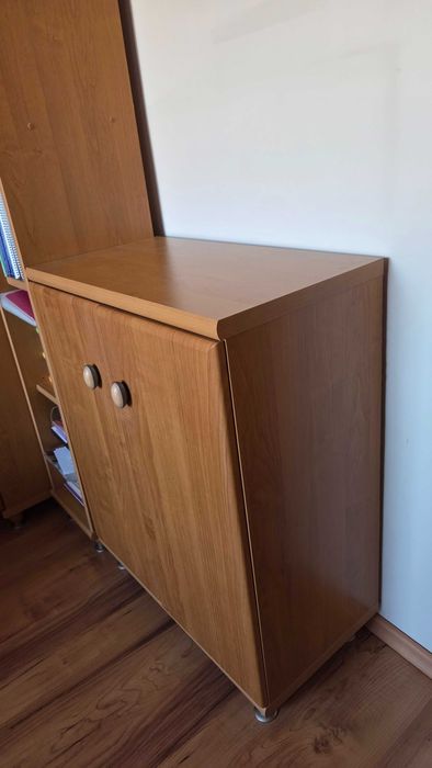 Komoda BRW z półkami  (praktyczna, pojemna, niewielka)