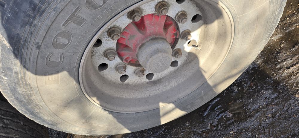 Продам полуприцеп  самосвал  на 30 кубов идеальное состояние