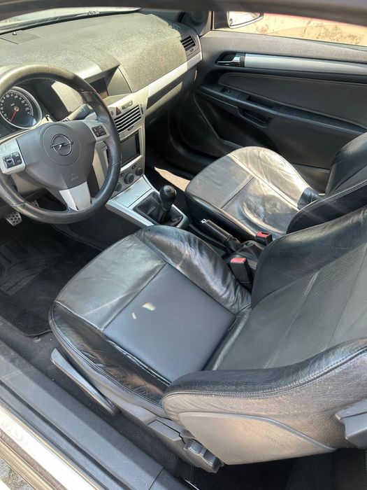 Opel Astra GTC — fotografia 3