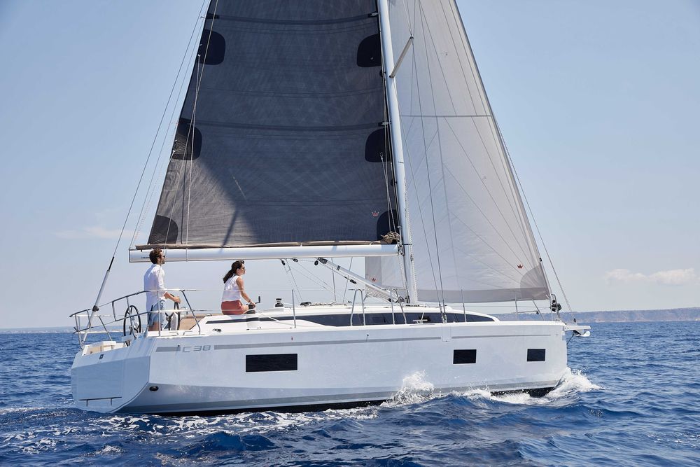Jacht żaglowy Bavaria C38