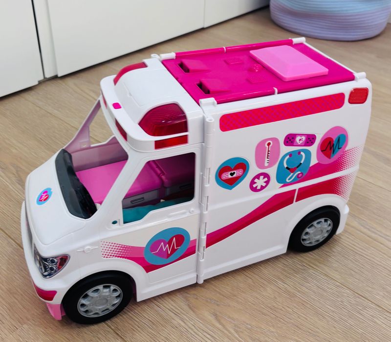 Ambulância e Clinica de cuidados Barbie