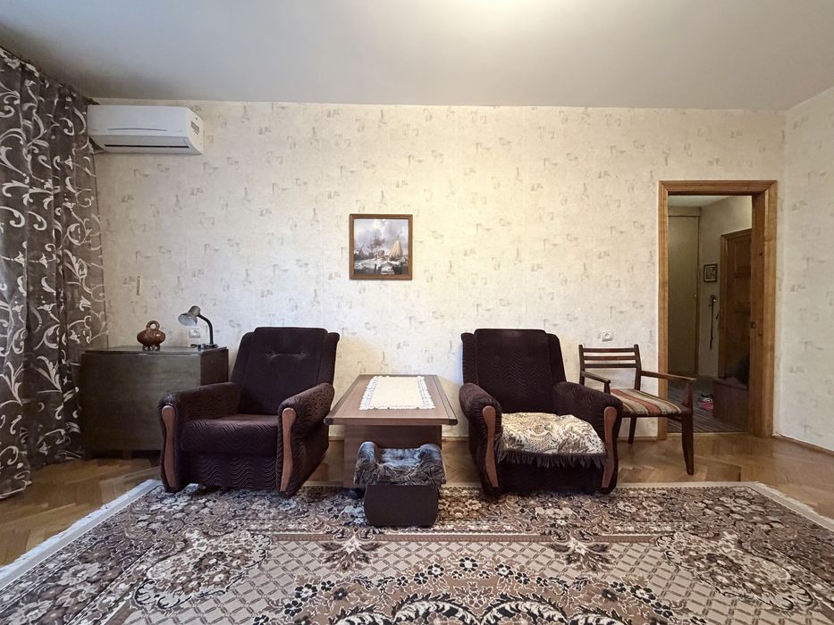 Продам 2-шку центр 60 кв.м.