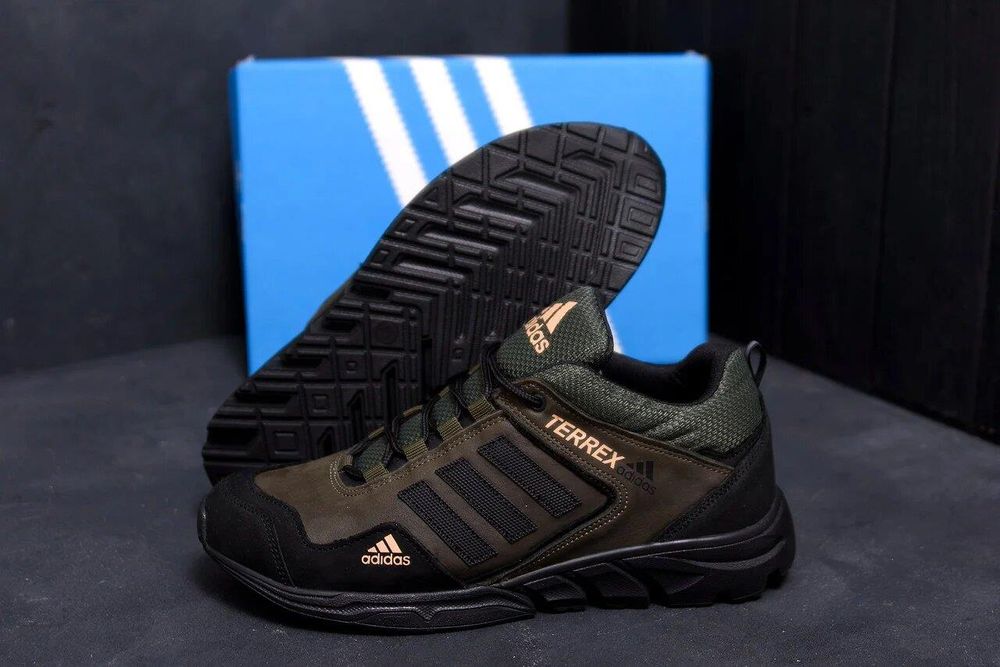 Кроссовки кожаные мужские цвета хаки демисезонные adidas