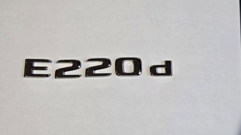Emblematy Mercedes E220d (2026)