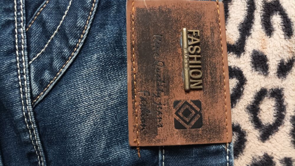 Męskie spodnie jeansy.