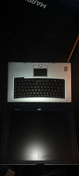 Retro laptopy, kolekcjonerskie, niektóre ponad 30 lat.