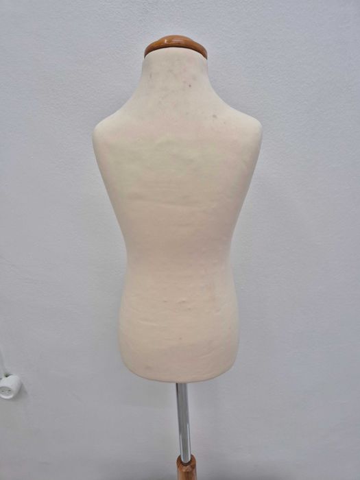 Busto/manequim criança - Mais bustos e manequins disponíveis