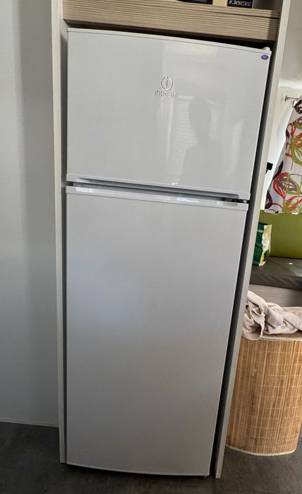 Frigorífico + Máquina de lavar roupa