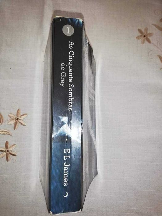 Vendo livro (50 sombras de Grey)