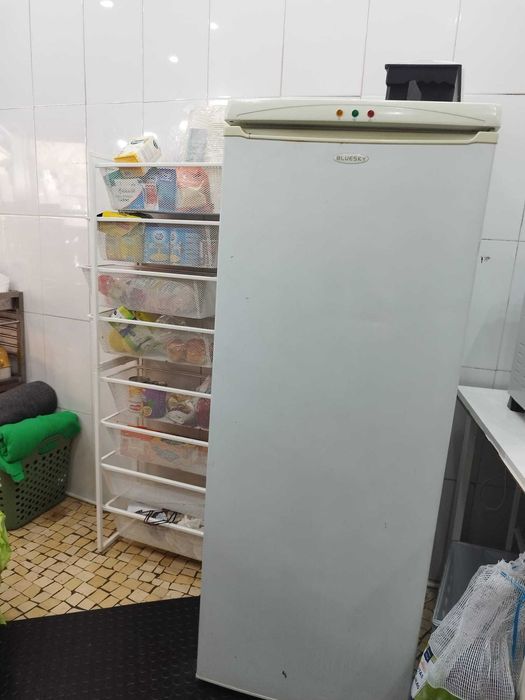 Trespasse Restaurante/Bar com Esplanada–Praia Paço de Arcos|Renda 900€