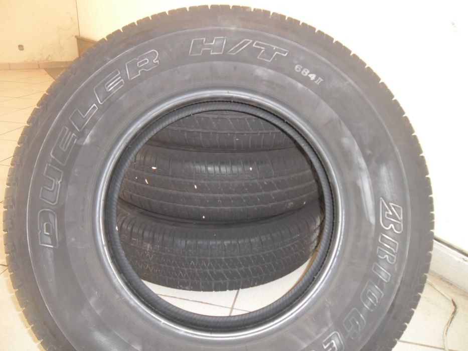 Pneus  Bridgestone semi novo 195/80R15 96S