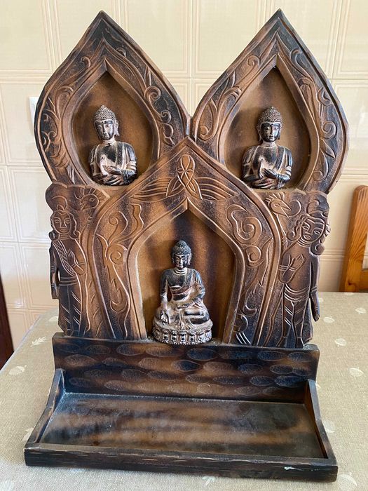 Vários artigos de decoração para desocupar