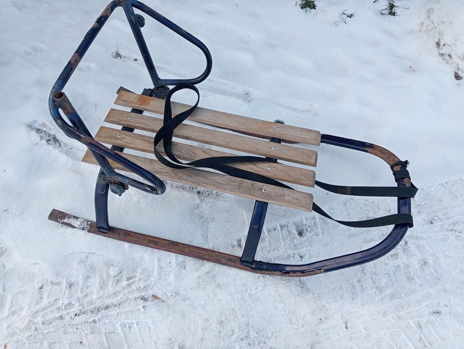 Продам санчата б/в