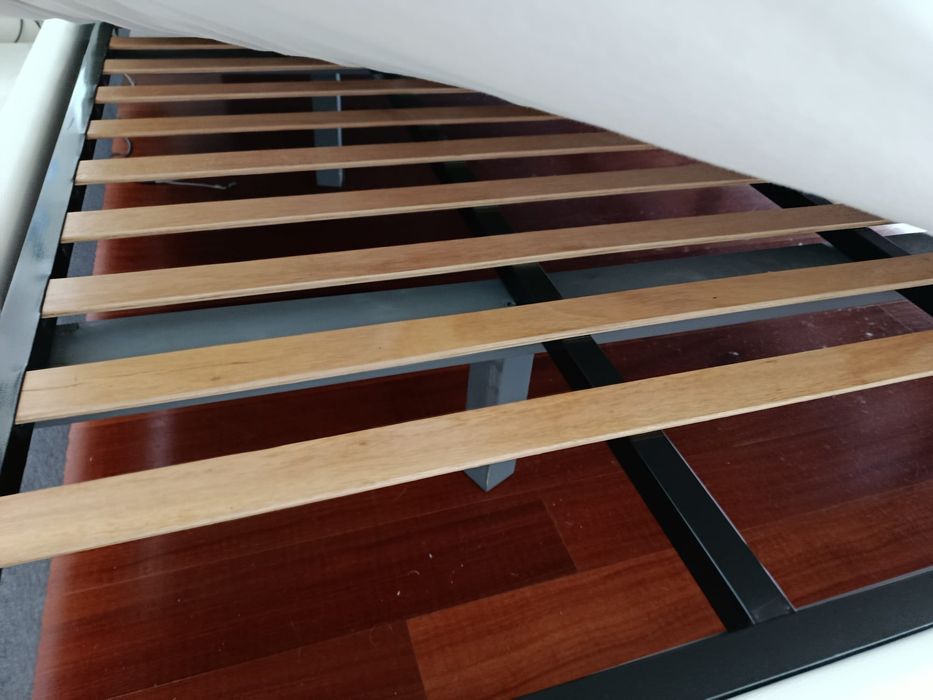 Mobília de quarto completa (colchão incluído)