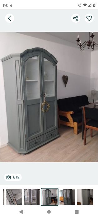 Kredens drewniany w odcieniu  szałwi