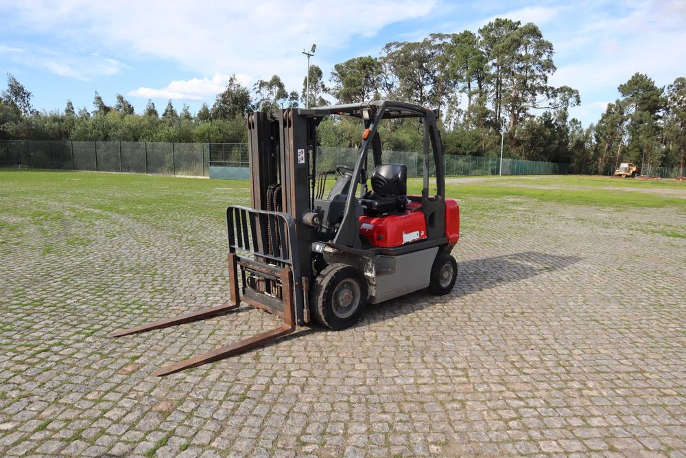 2012 Nissan Y1D2A25Q 2500 kg Empilhador Diesel