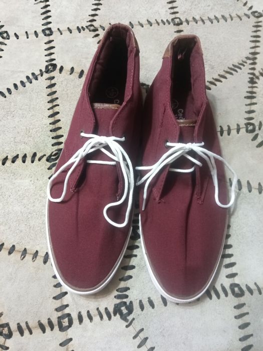 Качественные кроссовки кеды42р