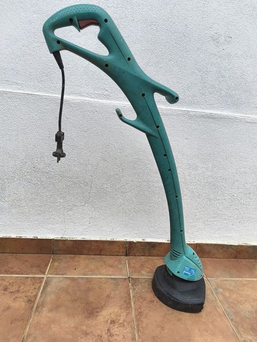 Aparador elétrico de relva