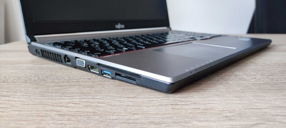 Portátil Fujitsu Lifebook E754 i5|8GB|SSD 256GB|15.4"
