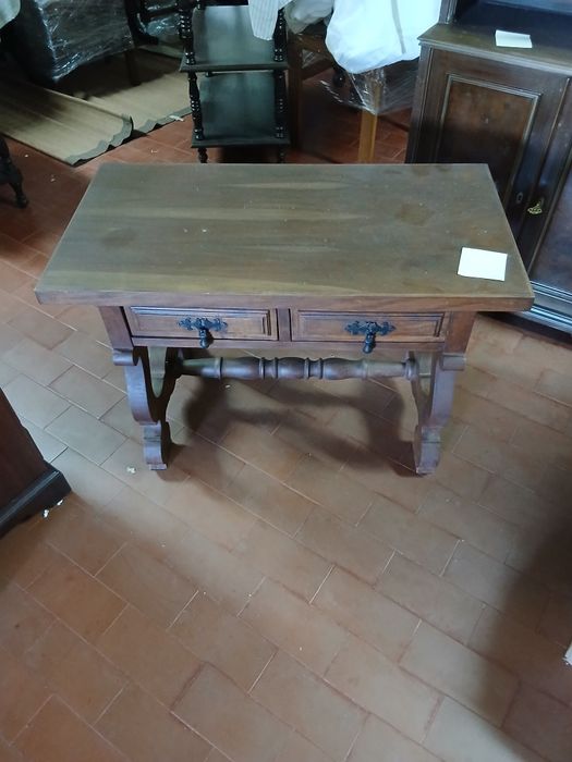 Mesa de centro com 2 gavetas em madeira maciça