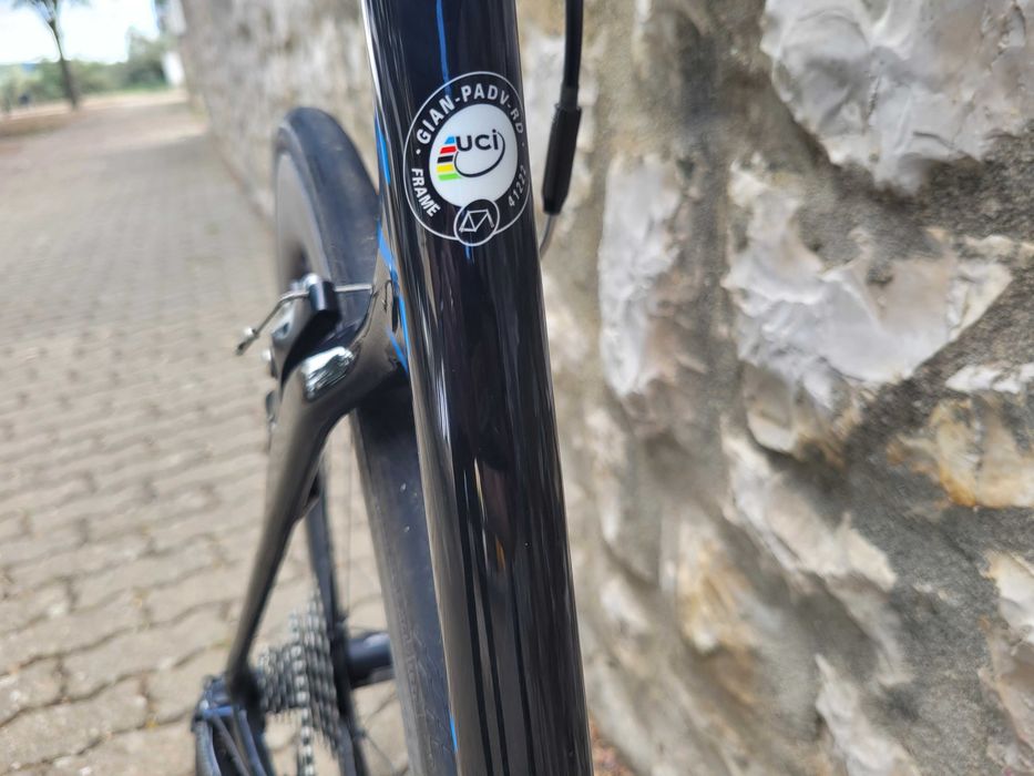 Giant Propel. Bicicleta aero em carbono com Shimano Ultegra Di-2 de 11 velocidades. Linda, rápida, rígida e num estado irrepreensível de conservação.