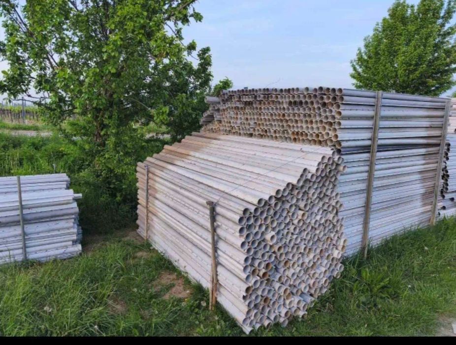 Słupki plastikowe , do malin ,działki , winogron , lasu ,wysokość 2.3m - 2.5 m , grodzenie działki, pastwisko , pole , las