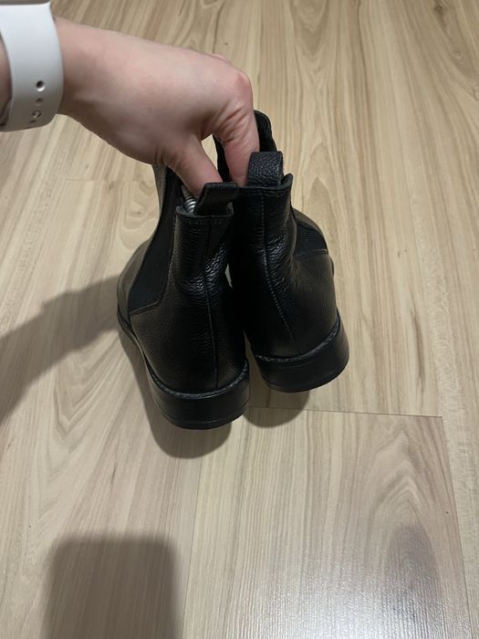 Czarne skórzane sztyblety