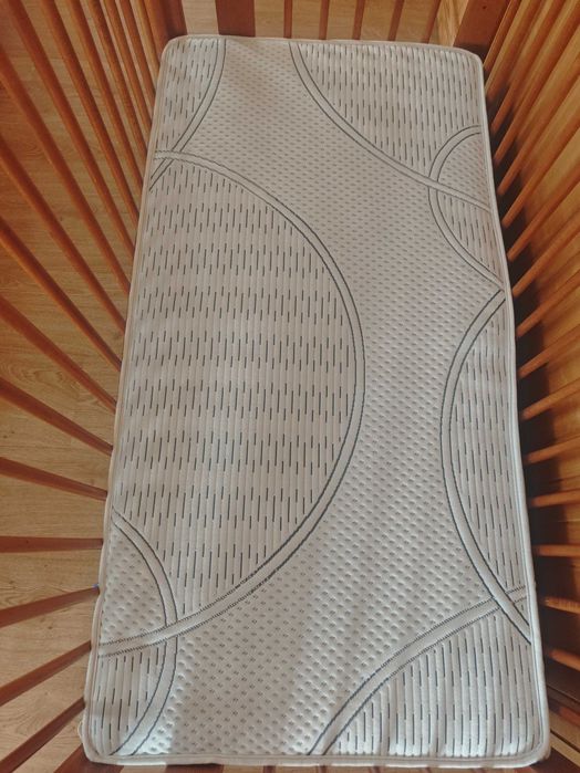 Łóżeczko drewniane