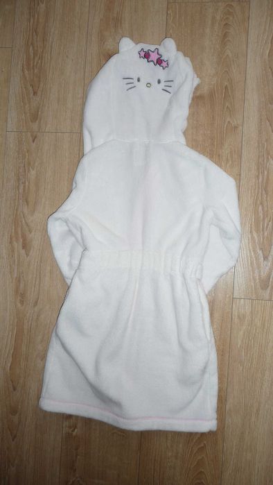 Szlafrok dziewczęcy Hello Kitty rozmiar 122. Marks & Spencer.