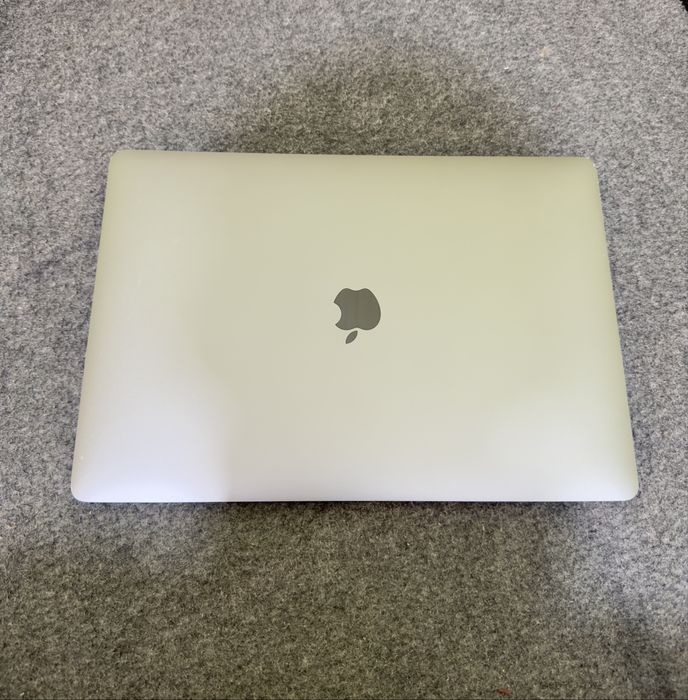 Macbook Pro 15,2018,6 ядер,cor i7,ddr 4,Radeon Pro 560x 4gb,Touch bar