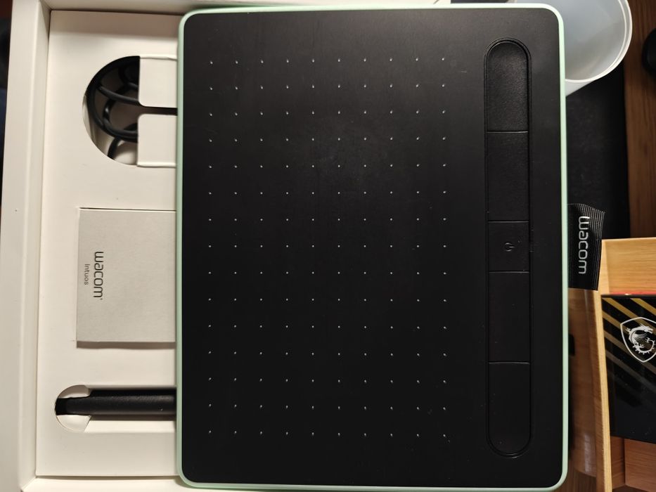Mesa Digitalizadora WACOM Intuos CTL-4100WLE-S (USB e Bluetooth - Windows e Mac OS