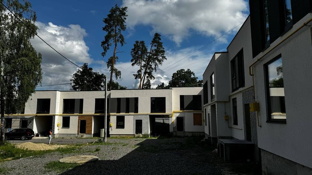 Продаж таунхауса 4кім, 2 сотки  з частковим ремонтом, є газ котел,