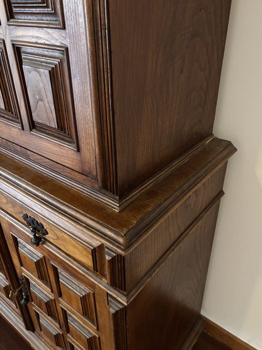 Móveis Antigos em Madeira Maciça