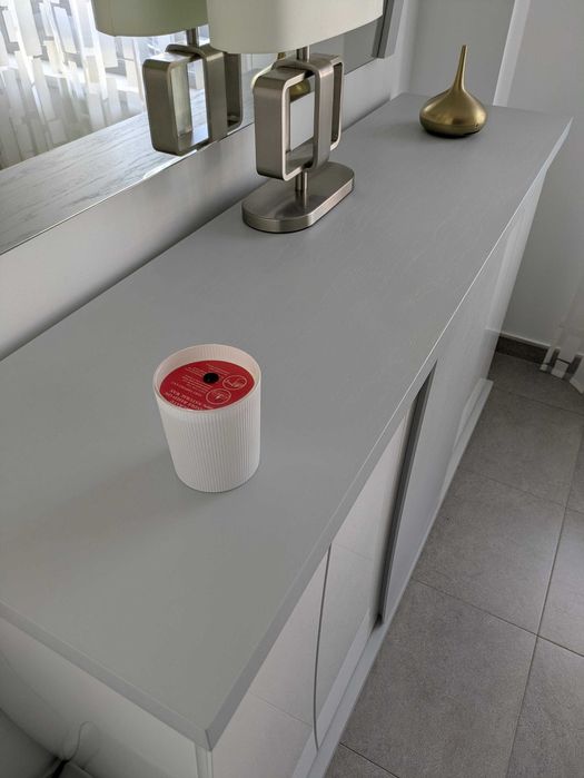 Aparador de sala com espelho em branco lacado e carvalho cinzento | Fly Panamera