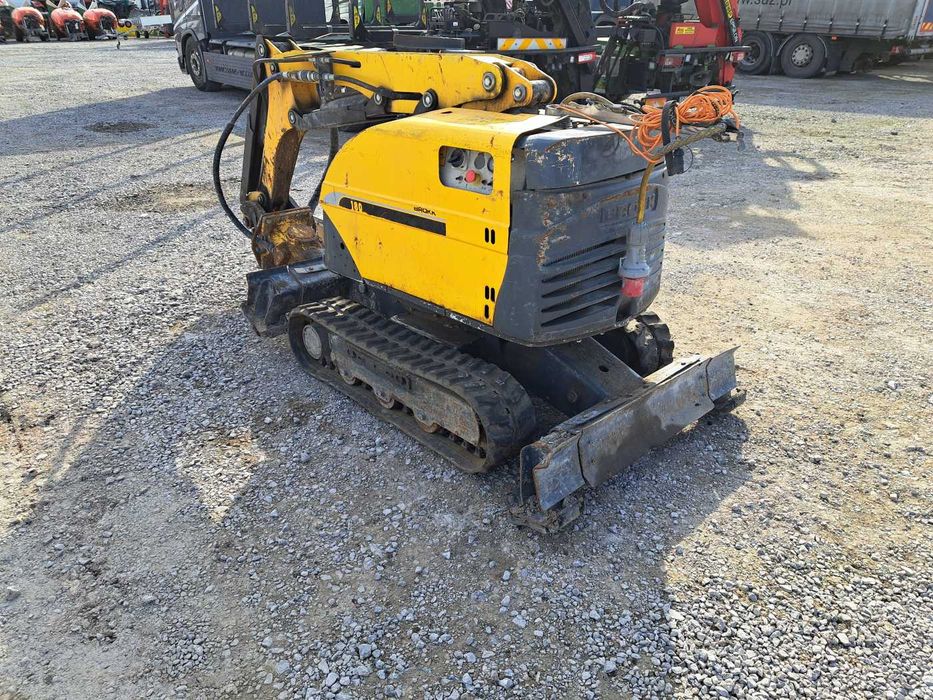 Robot wyburzeniowy Brokk 180