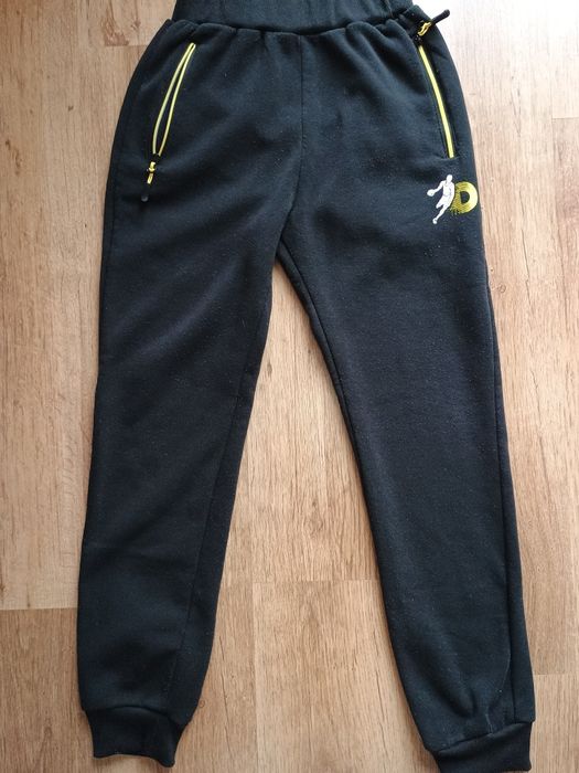 Spodnie dresowe rozm.152