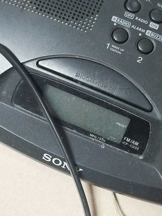 Radio despertador Sony usado mas a funcionar