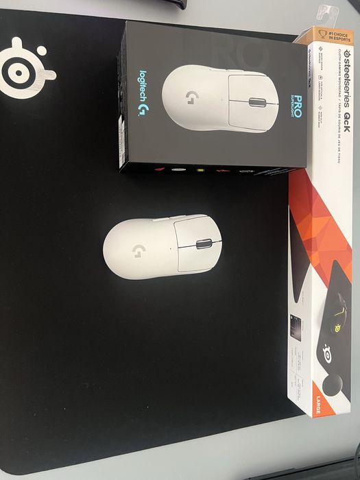 Logitech G Pro Superlight Mouse + SteelSeries QCK Large Mouse Pad64585746780545122