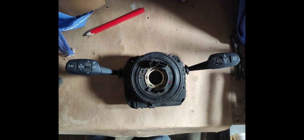 Przełącznik kierunkowskazów/wycieraczek BMW e90/e91/e87