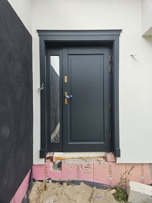 drzwi zewnętrzne drewniane producent oferujemy montaż i dowóz